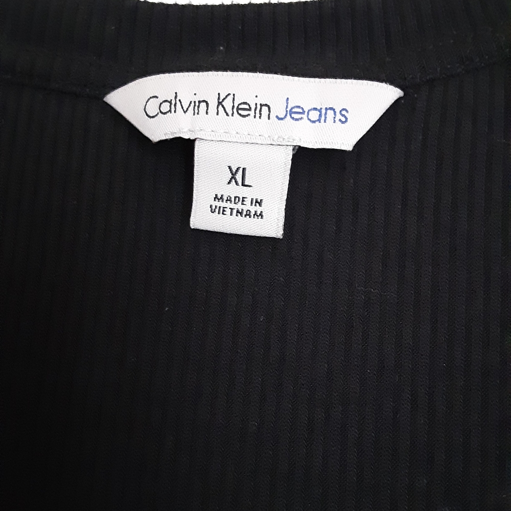 Calvin Klein - Picture 5 of 5
